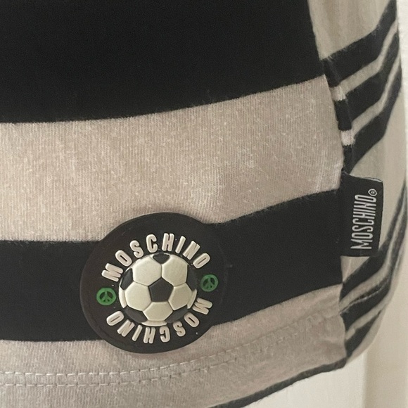Moschino T-shirt - Picture 7 of 9
